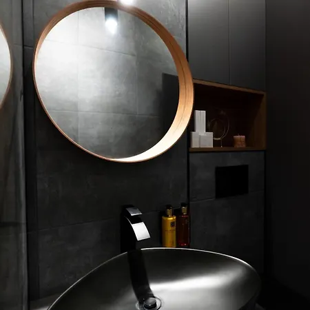 Soni Exclusive 305 Plaza With Private Parking & Self Check-in * 布加勒斯特