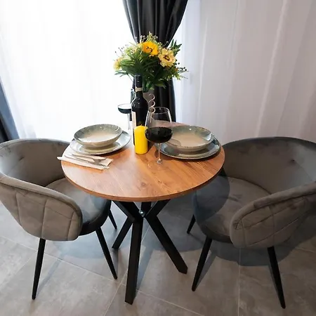 Soni Exclusive 305 Plaza With Private Parking & Self Check-in