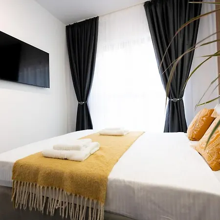 Soni Exclusive 305 Plaza With Private Parking & Self Check-in Appartement