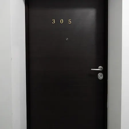 Soni Exclusive 305 Plaza With Private Parking & Self Check-in דירה בוקרשט