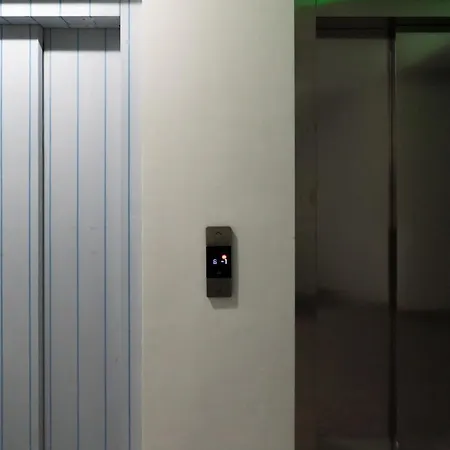 Soni Exclusive 305 Plaza With Private Parking & Self Check-in * Bucharest