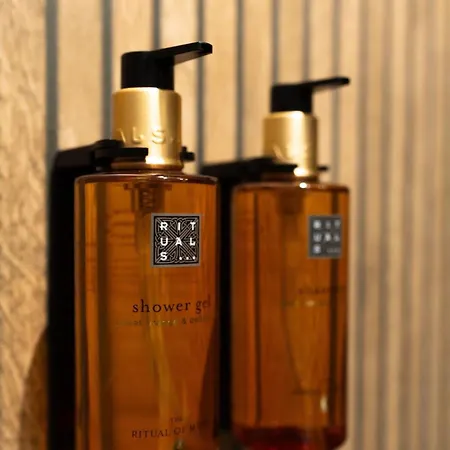 Soni Exclusive 305 Plaza With Private Parking & Self Check-in *