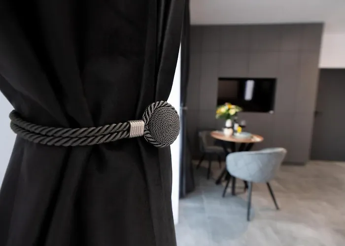 Soni Exclusive 305 Plaza With Private Parking & Self Check-in