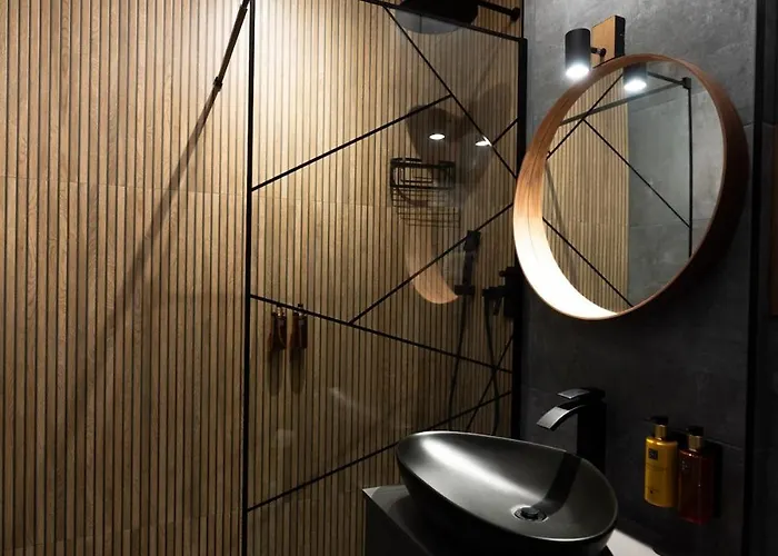 Soni Exclusive 305 Plaza With Private Parking & Self Check-in *