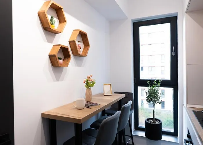 Soni Exclusive 305 Plaza With Private Parking & Self Check-in דירה בוקרשט